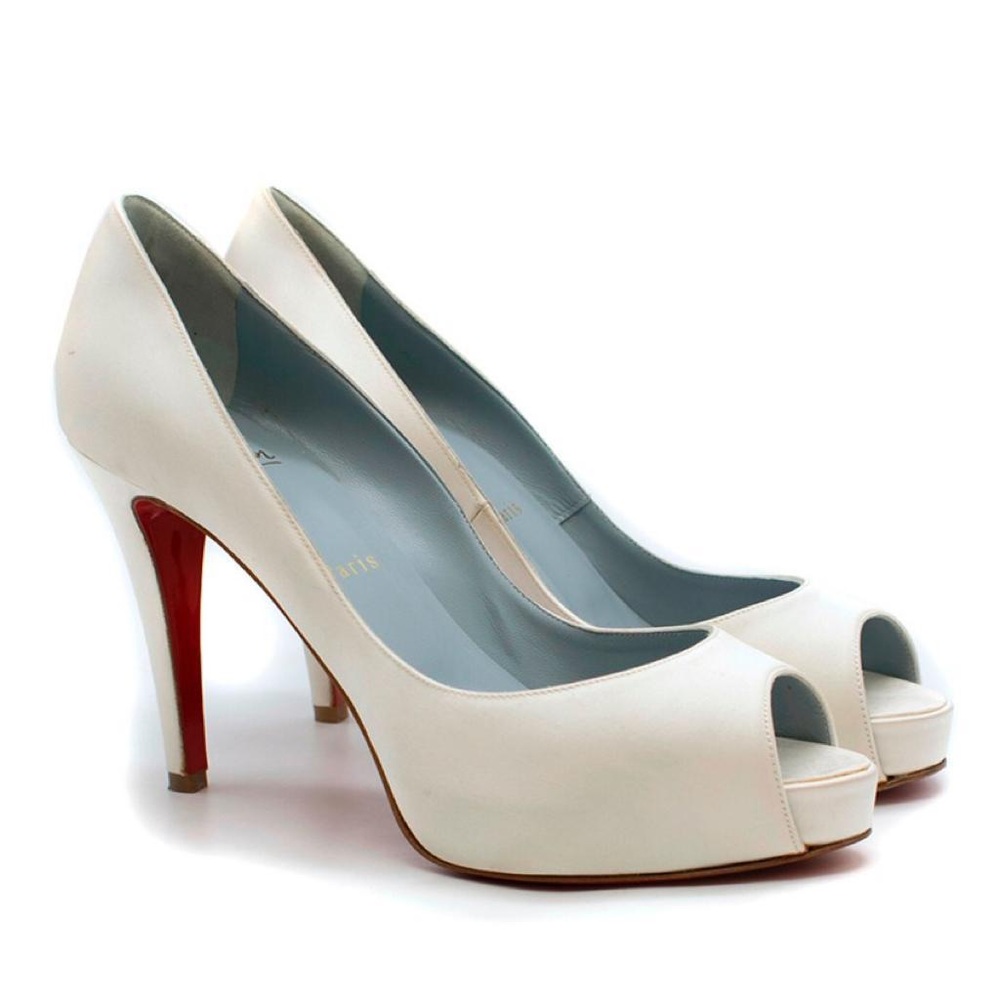 SOLD Louboutin Very Prive 100mm off-wht satin
